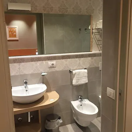 Hotel Liane Riccione Buitenkant foto